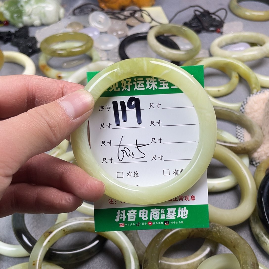 蛇纹石玉手镯未镶嵌