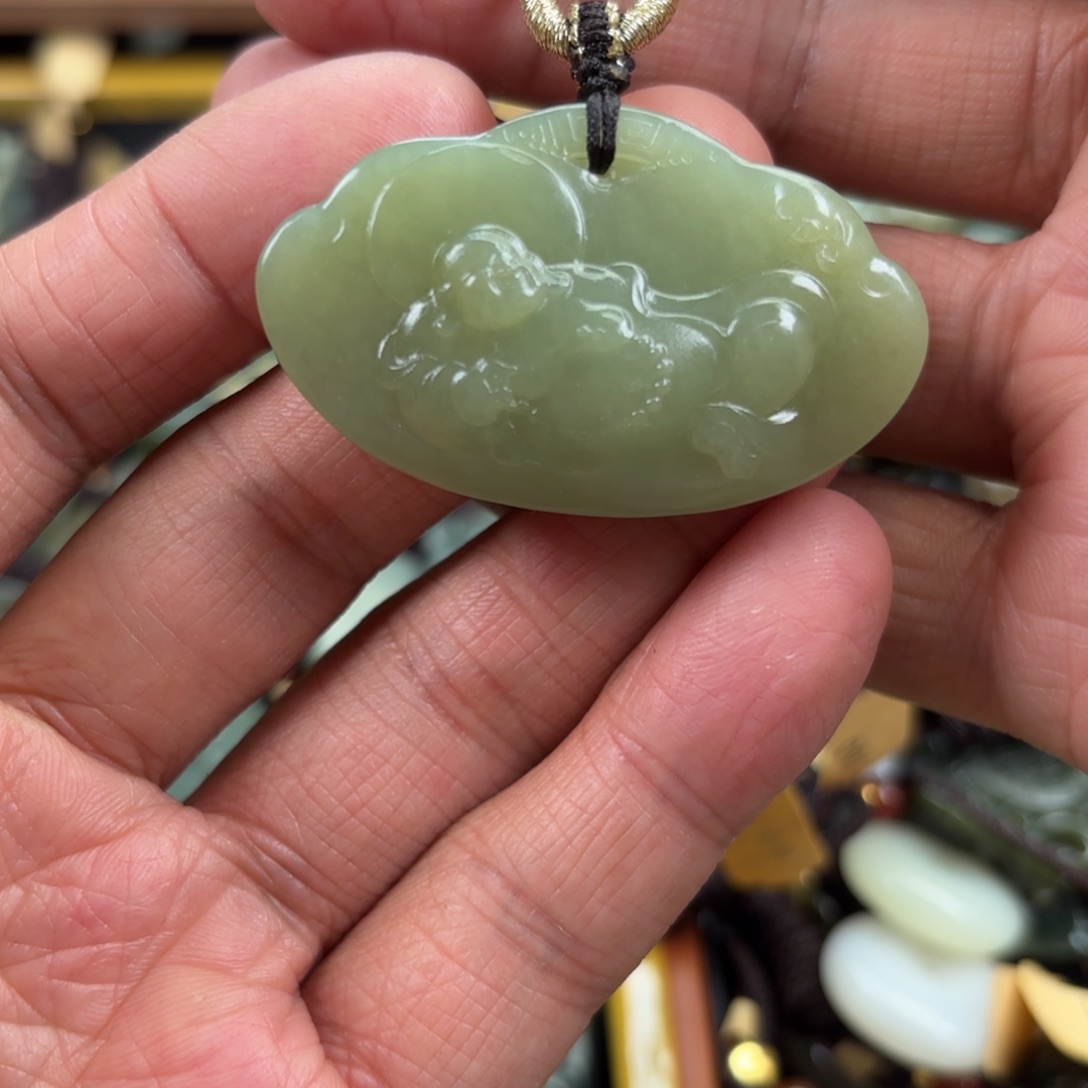 和田玉未镶嵌吊坠