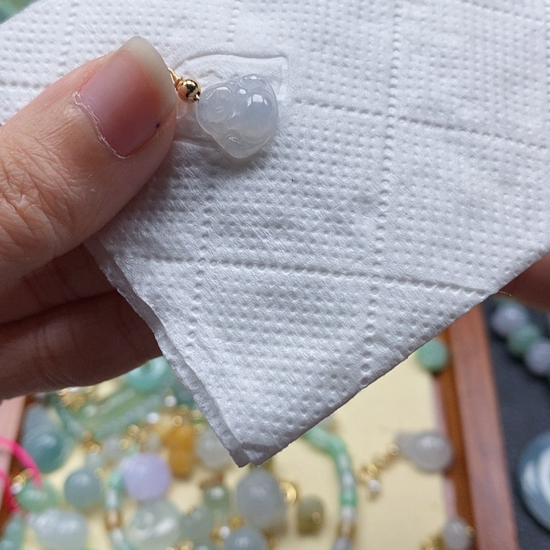 翡翠颈饰未镶嵌闪