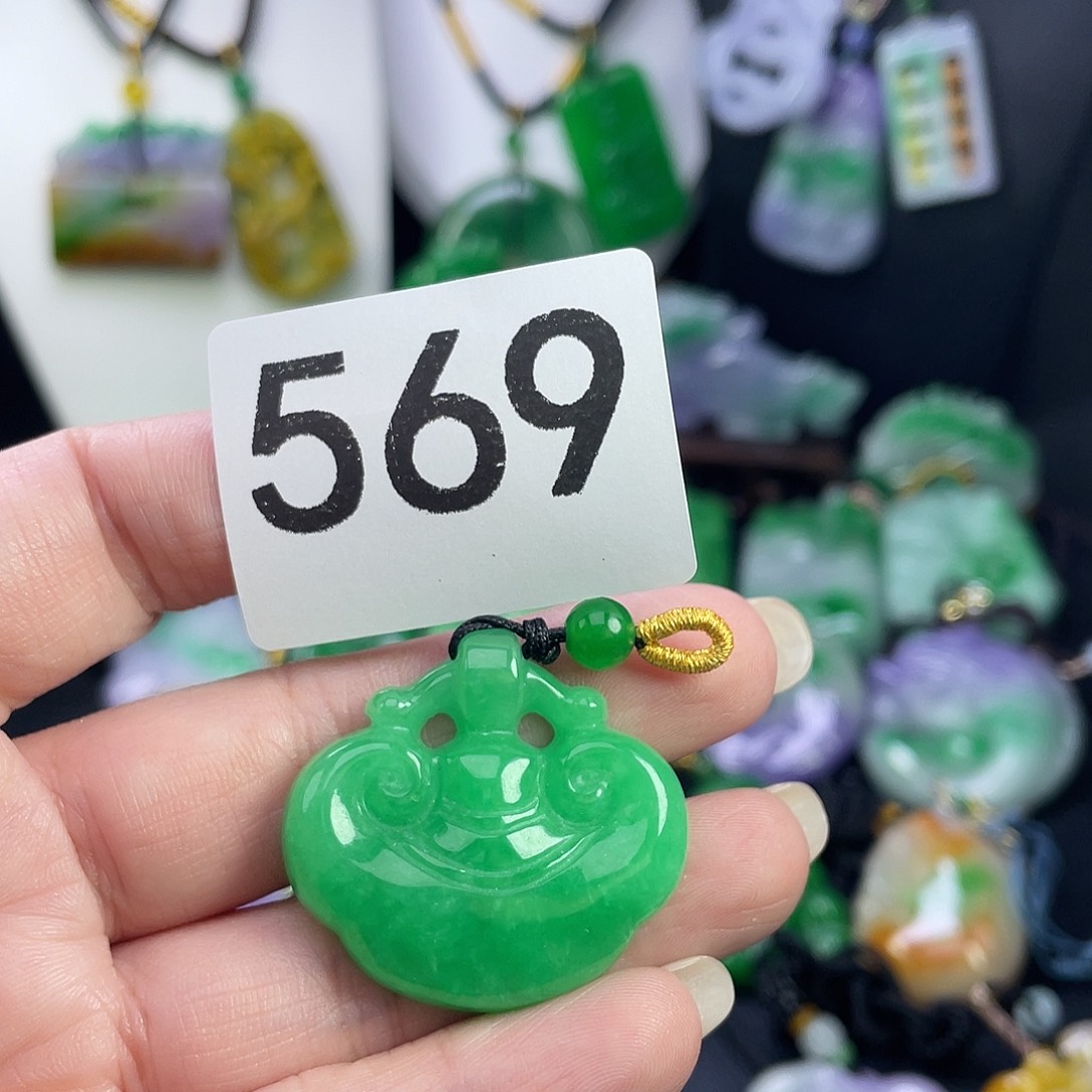 翡翠未镶嵌吊坠(赠链)