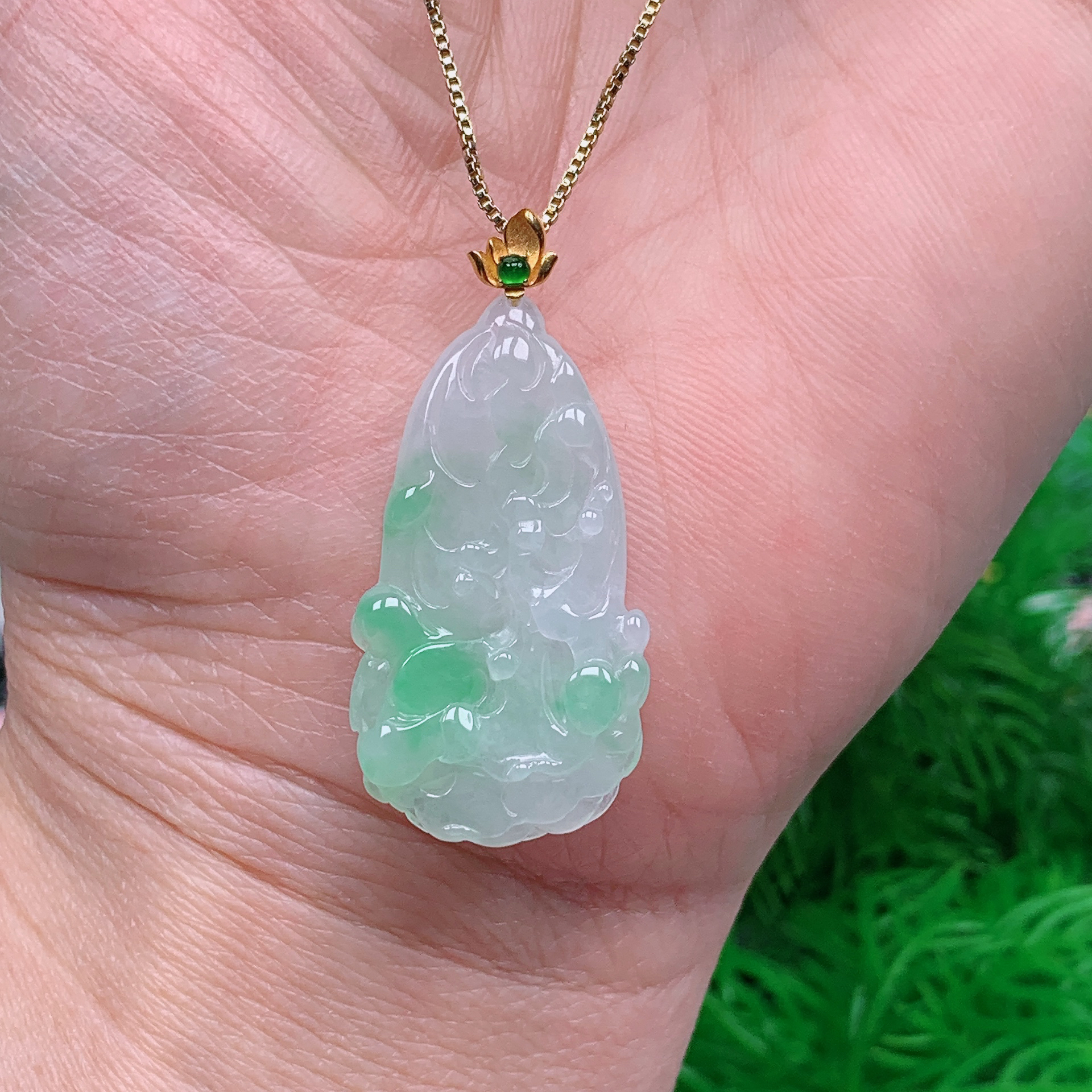 缅甸天然翡翠A货 冰润飘花白菜230/1213(尺寸33.3x17.8x5.4)