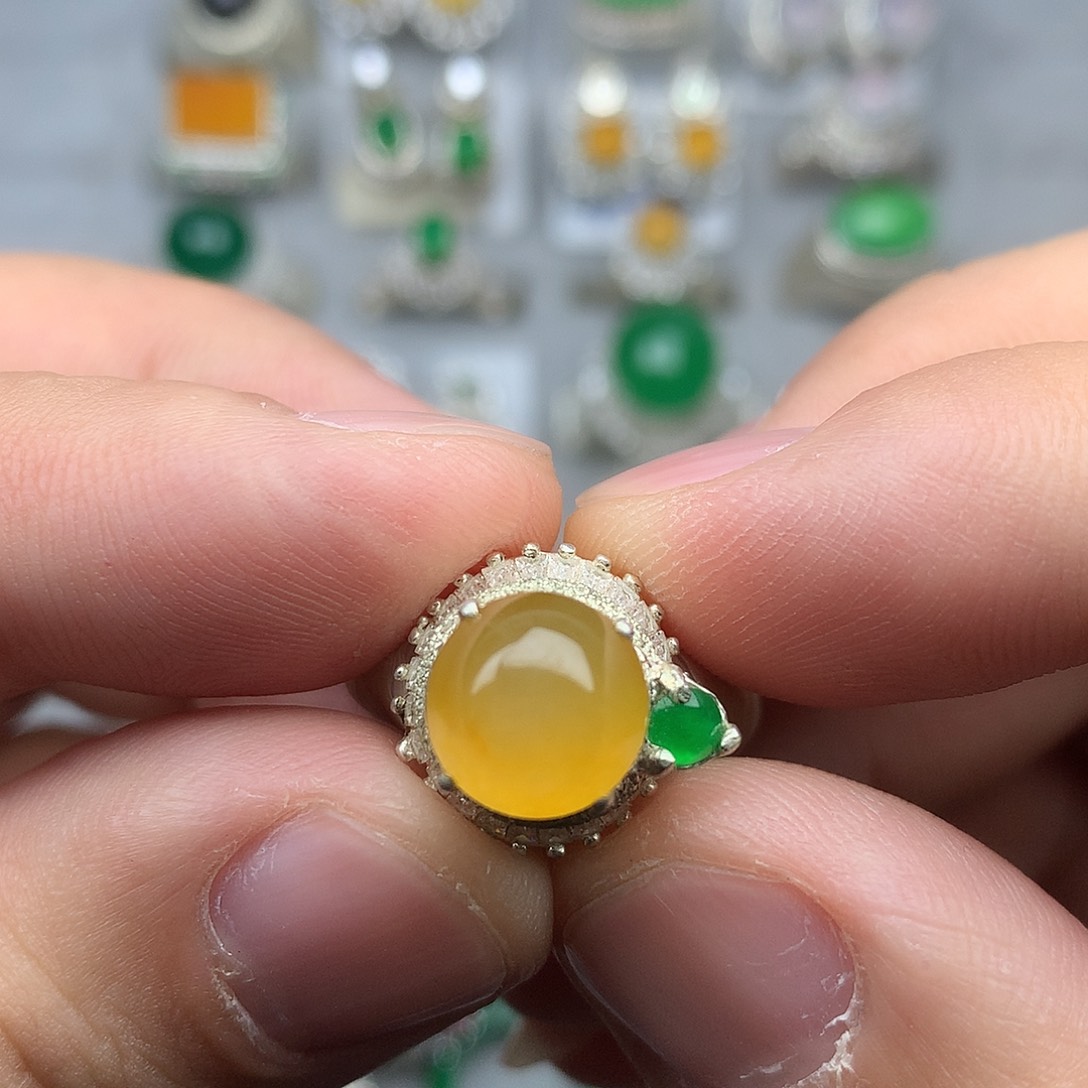 定制翡翠未镶嵌黄翡