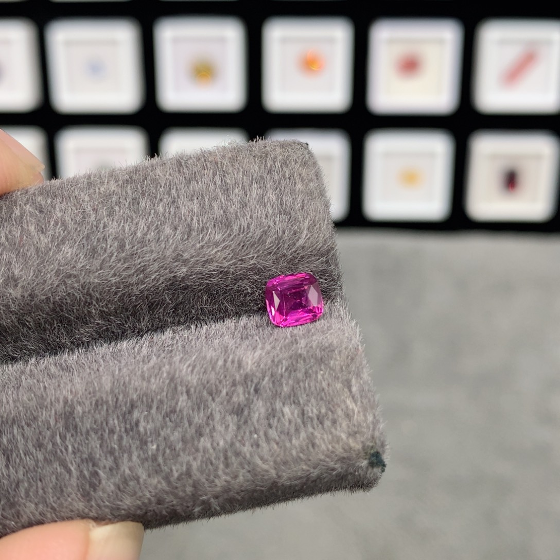 蓝宝石裸石5*5.3mm