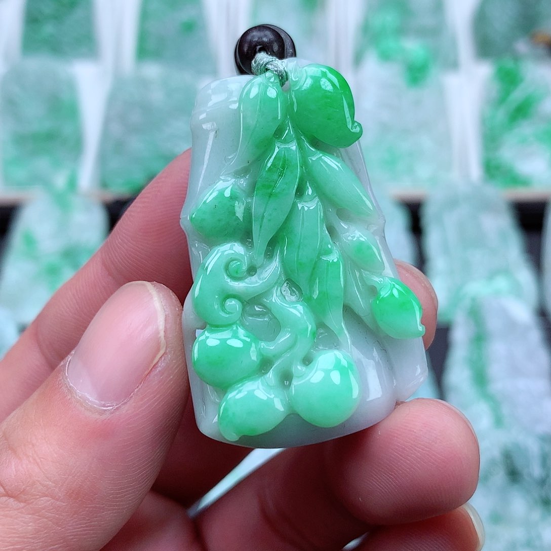 翡翠颈饰未镶嵌翡翠吊坠