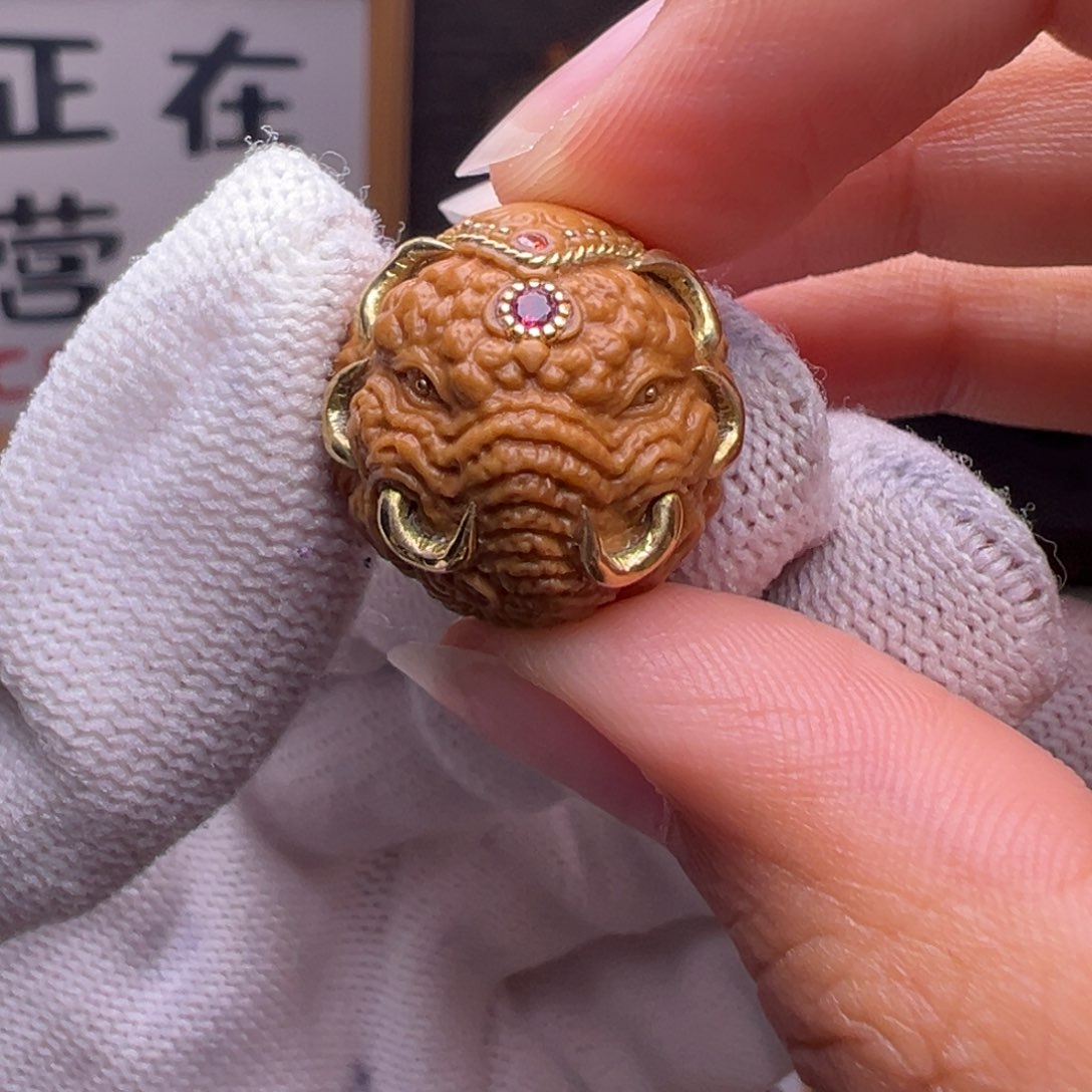 文玩核桃把件镶嵌款象神唐狮18左右尺寸全品有正常封口线