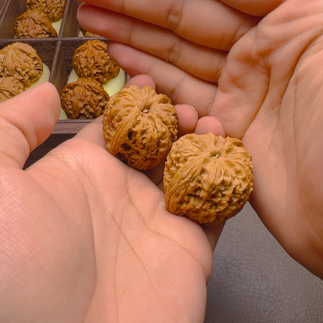 文玩核桃把件南疆石