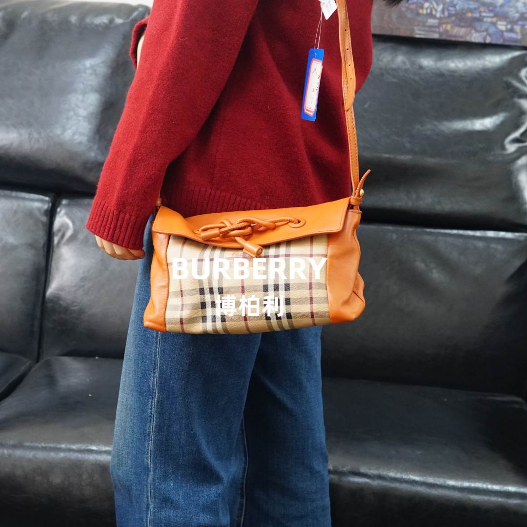 95新 BURBERRY/博柏利 巴宝莉/格纹拼皮斜挎包/HD01522055/2055