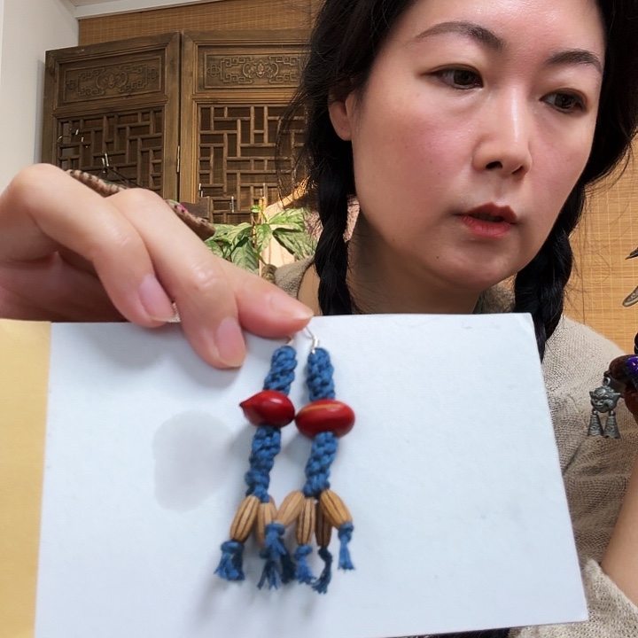 设计款耳环一对一对