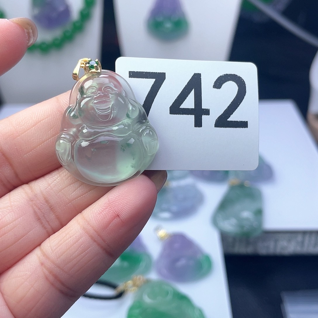 翡翠吊坠(赠链)未镶嵌