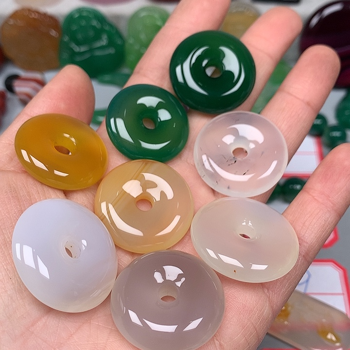 多***辩玛瑙/玉髓未镶嵌颈饰