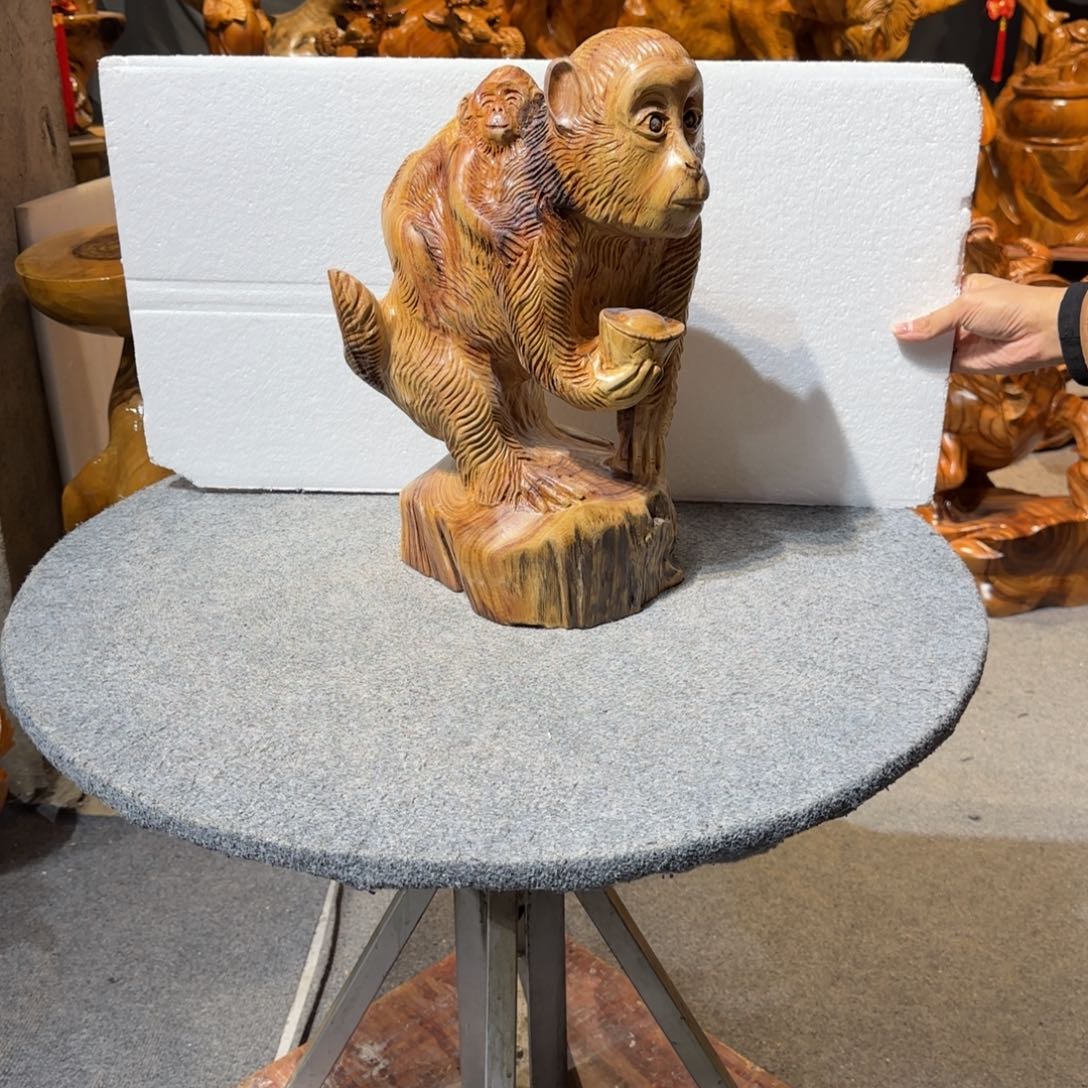 布***龙香樟木猴子实木摆件