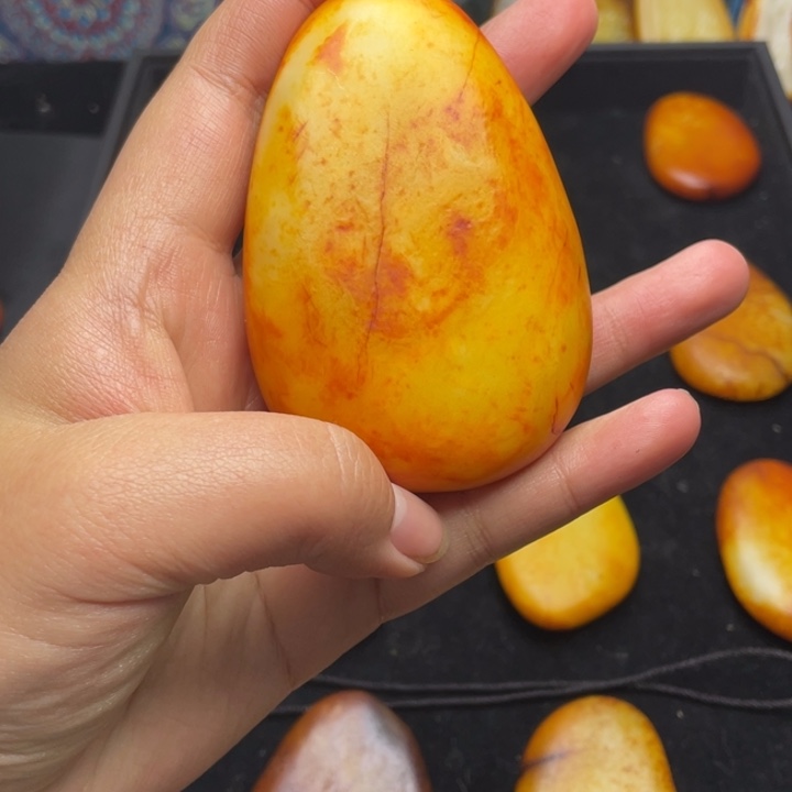 为***单和田玉未镶嵌颈饰