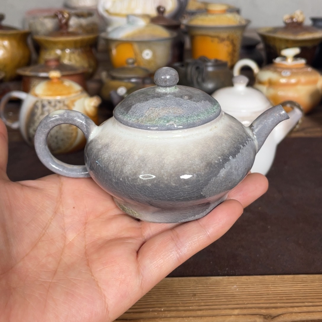 潘壶高白。 微瑕。      