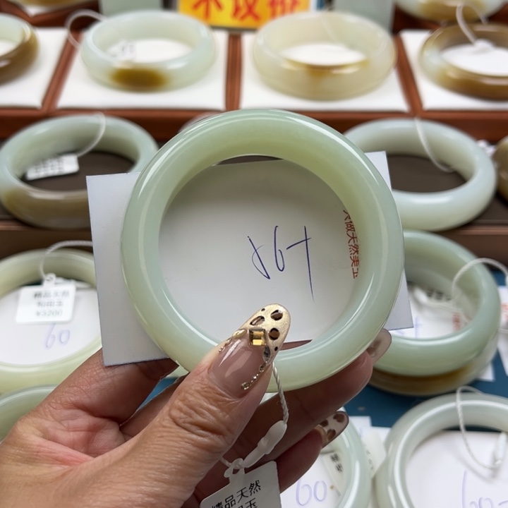 和田玉手镯未镶嵌?****?