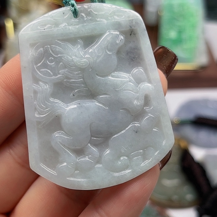 翡翠未镶嵌颈饰挂件