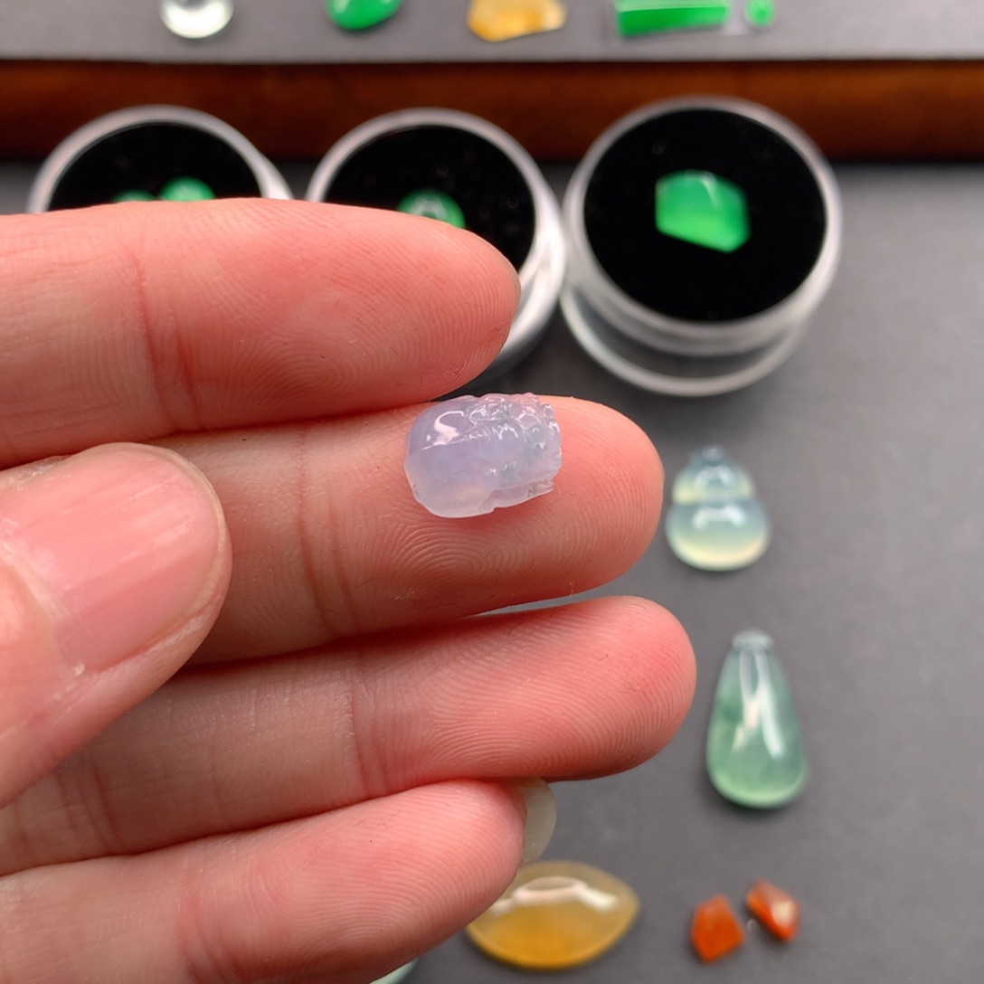 翡翠颈饰未镶嵌翡翠