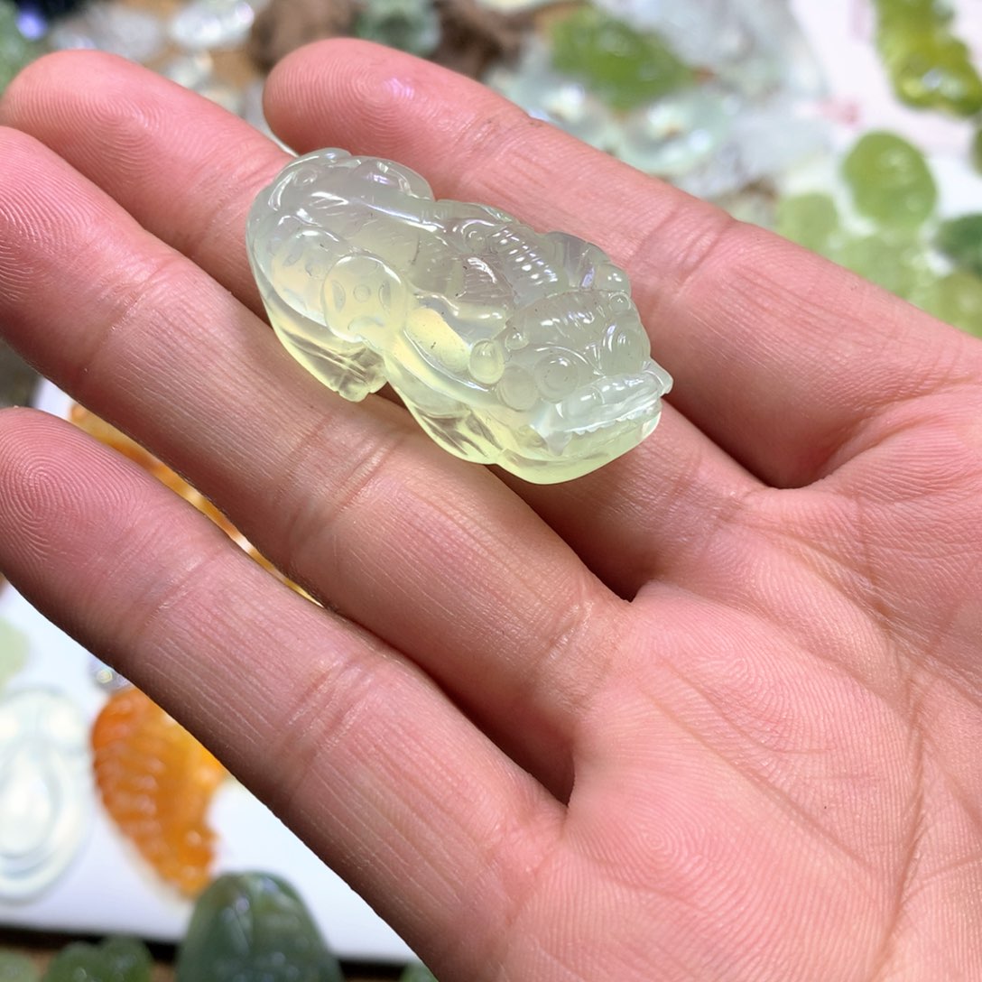 岫玉颈饰未镶嵌貔貅