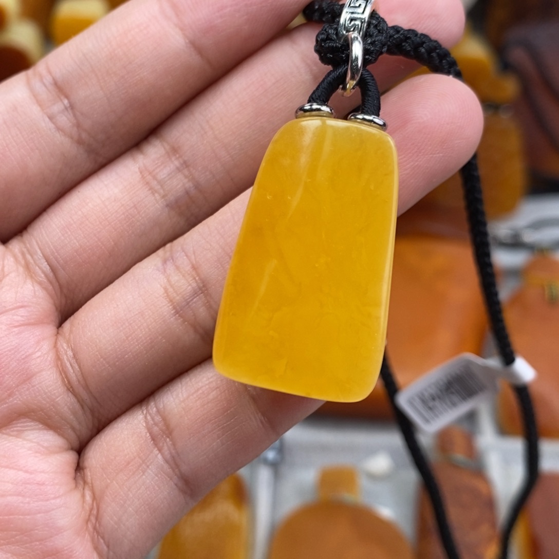 琥珀吊坠(赠链)未镶嵌
