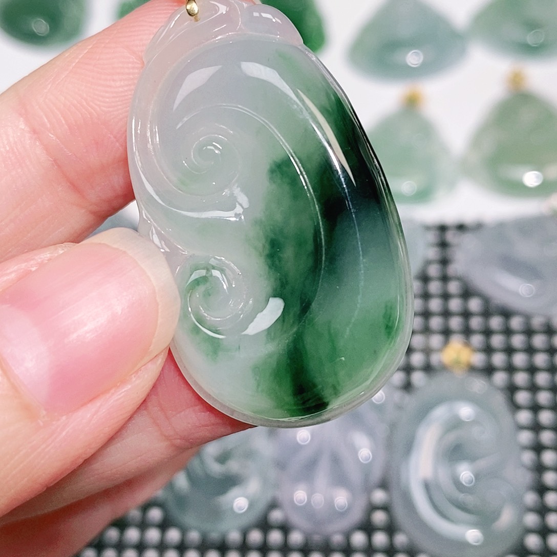 翡翠18K金镶嵌颈饰