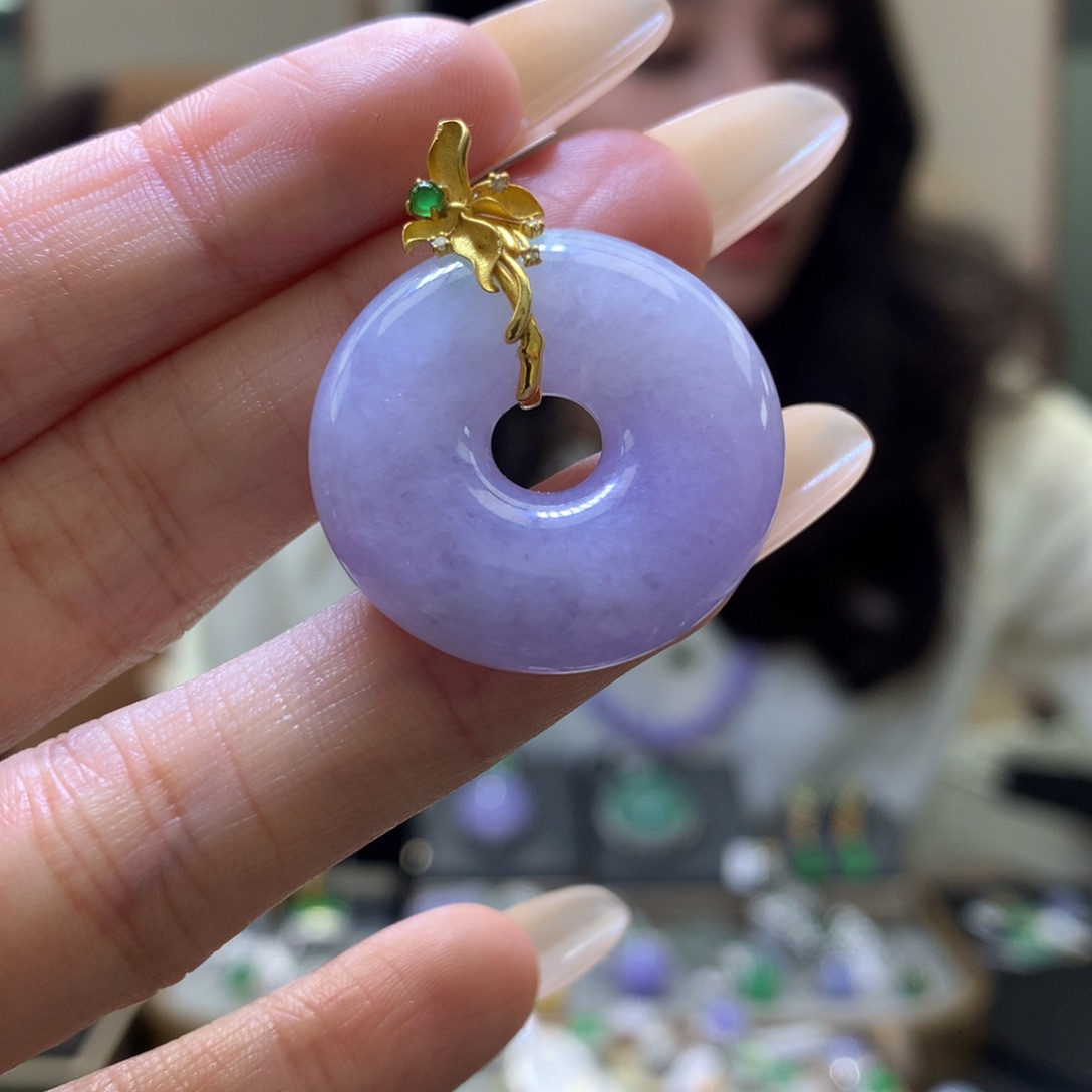 颈饰18K金镶嵌翡翠