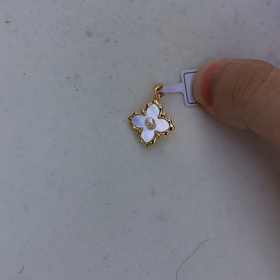 银S925镶嵌海水珍珠吊坠