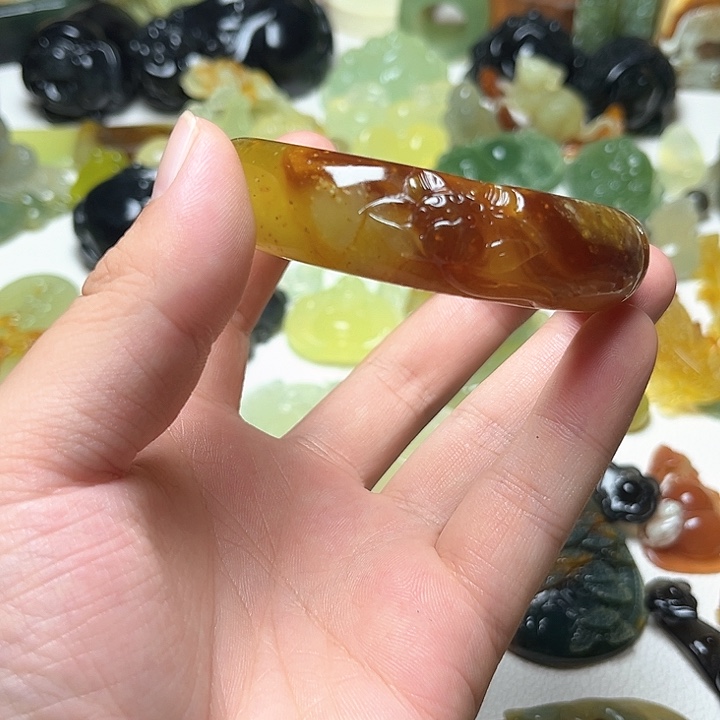 未镶嵌蛇纹石玉颈饰燃*燃