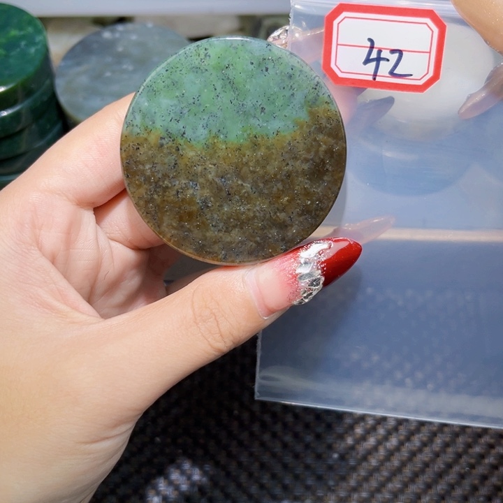 和田玉和田玉边角料随机发未镶嵌