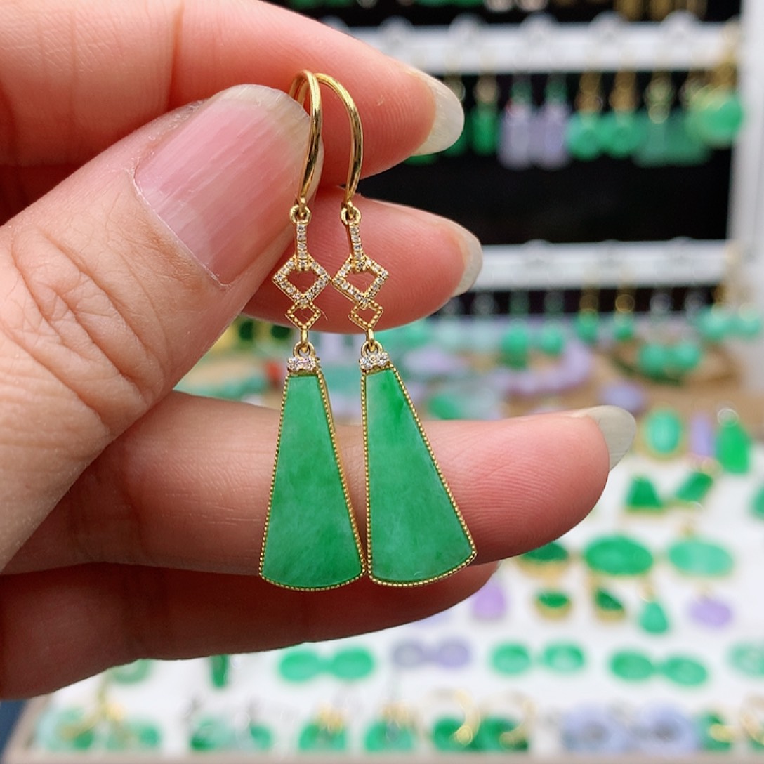 翡翠耳饰18K金镶嵌的