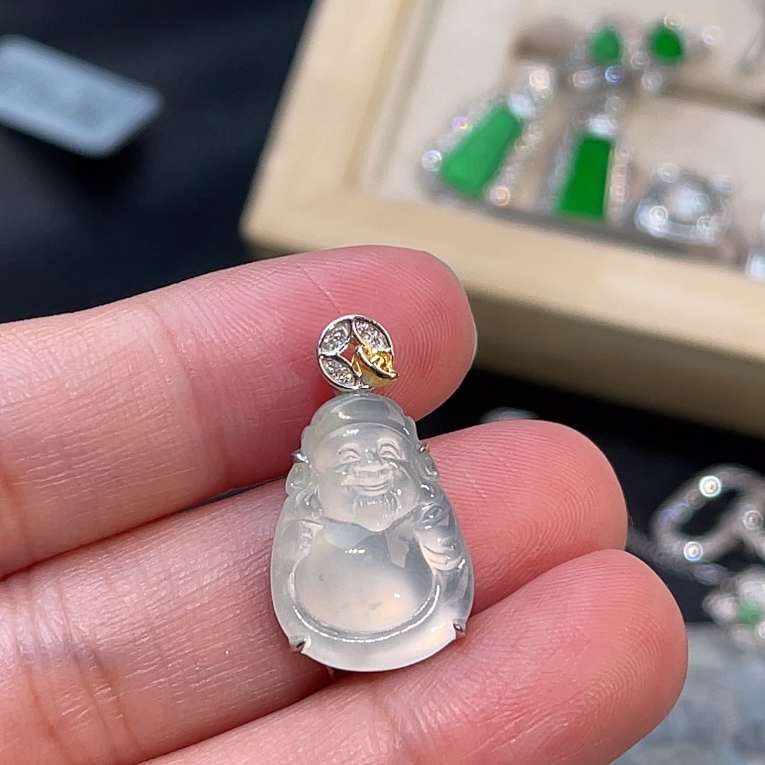 翡翠18K金镶嵌颈饰财神爷