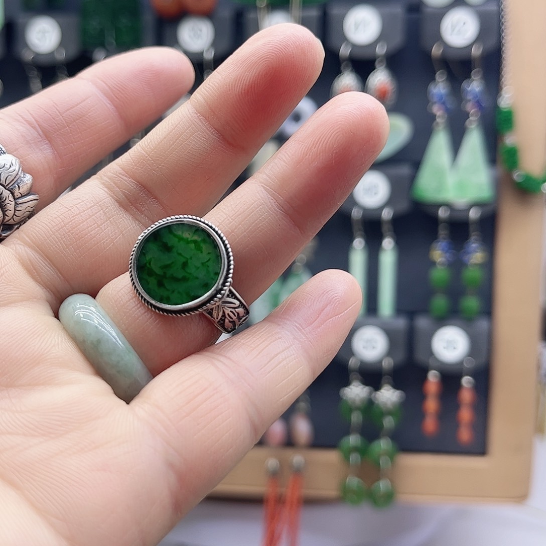 兜***儿翡翠银S925镶嵌戒指