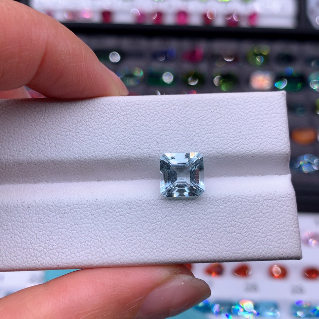 海蓝宝石裸石未镶嵌