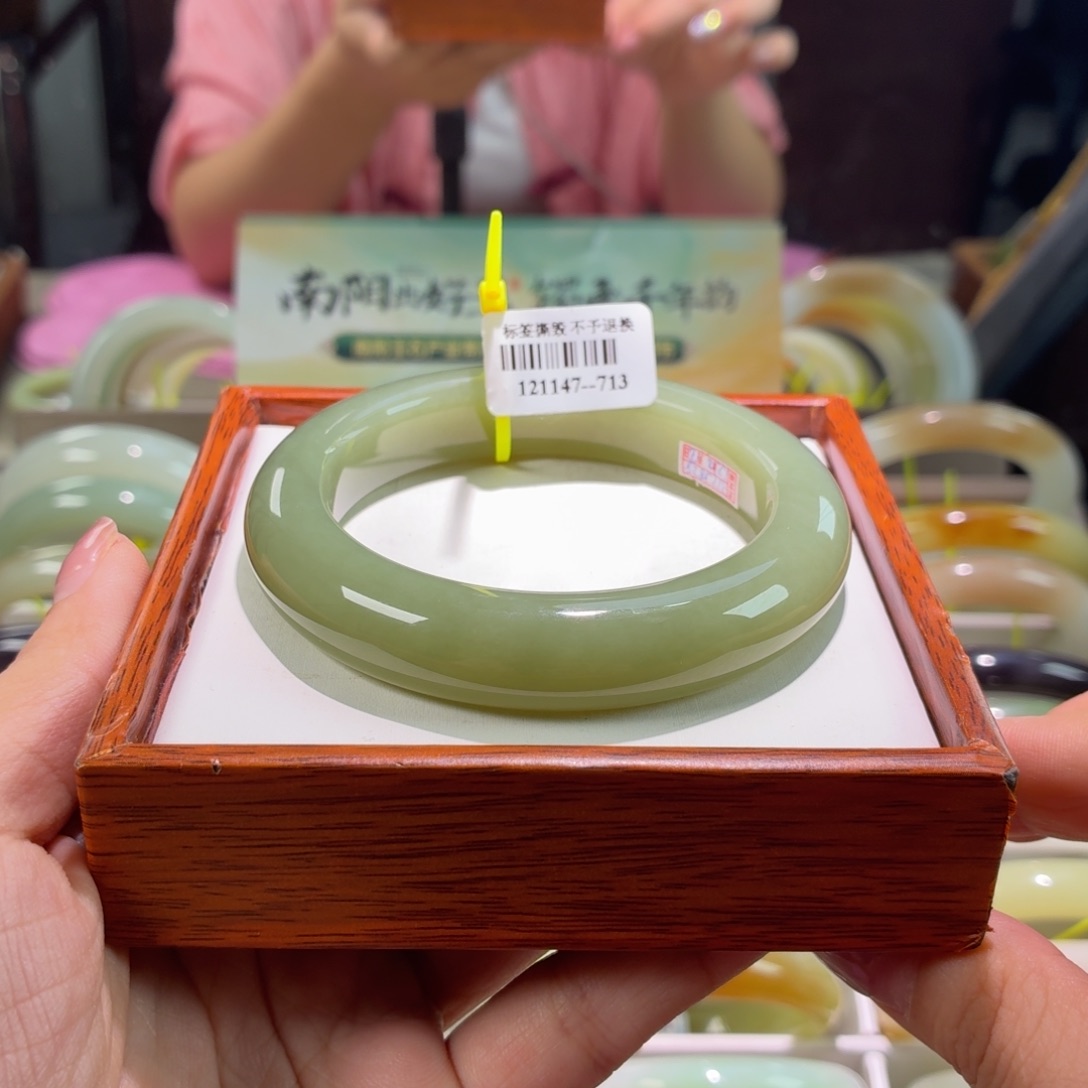 和田玉手镯未镶嵌31。 57/58