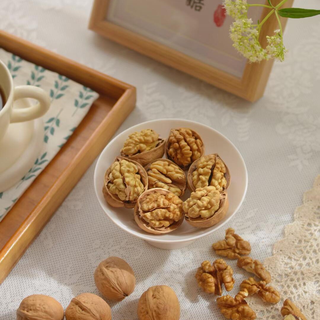 纸皮核桃 西域坚果皮薄肉厚大核桃 独立小包装