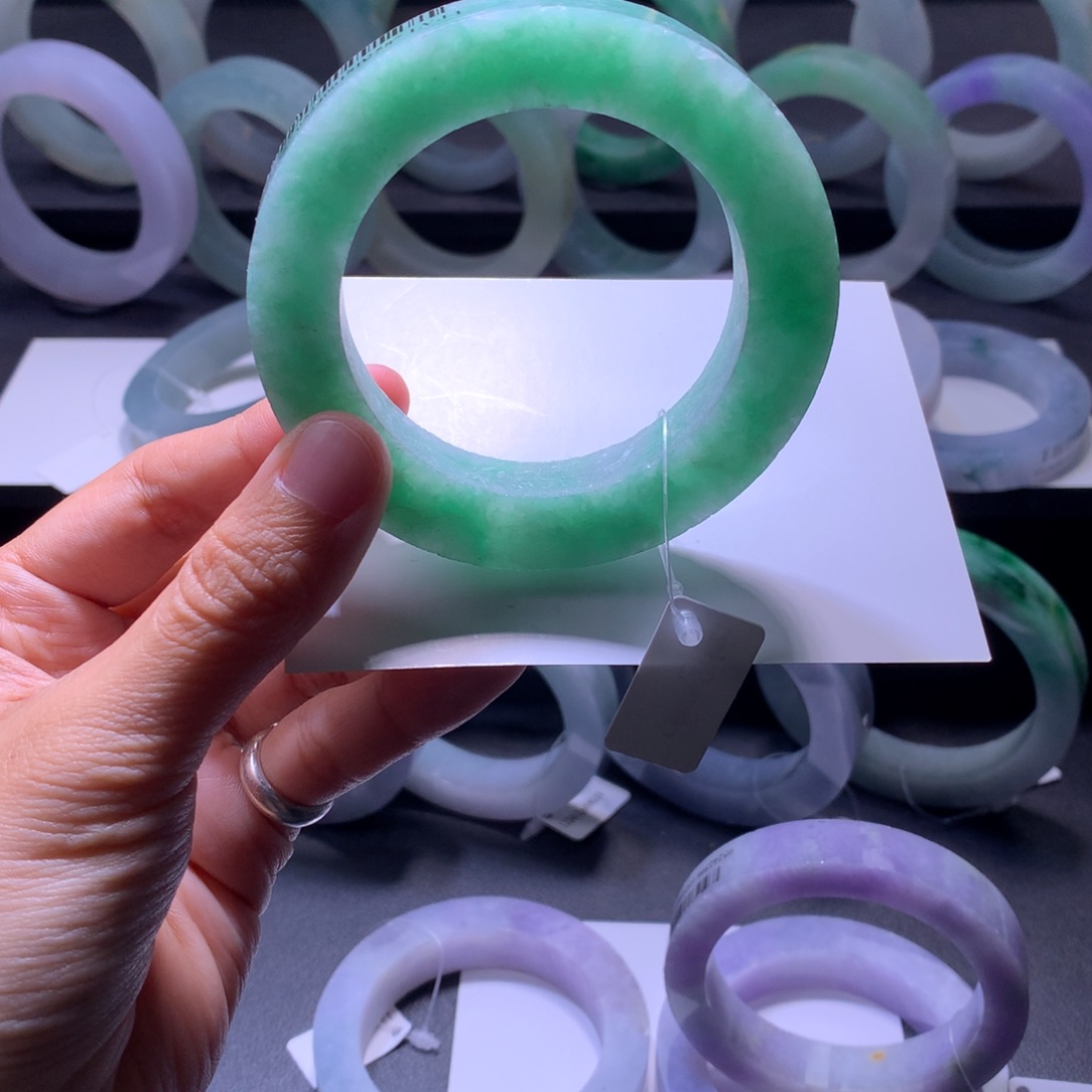 定制翡翠未镶嵌翡翠手镯