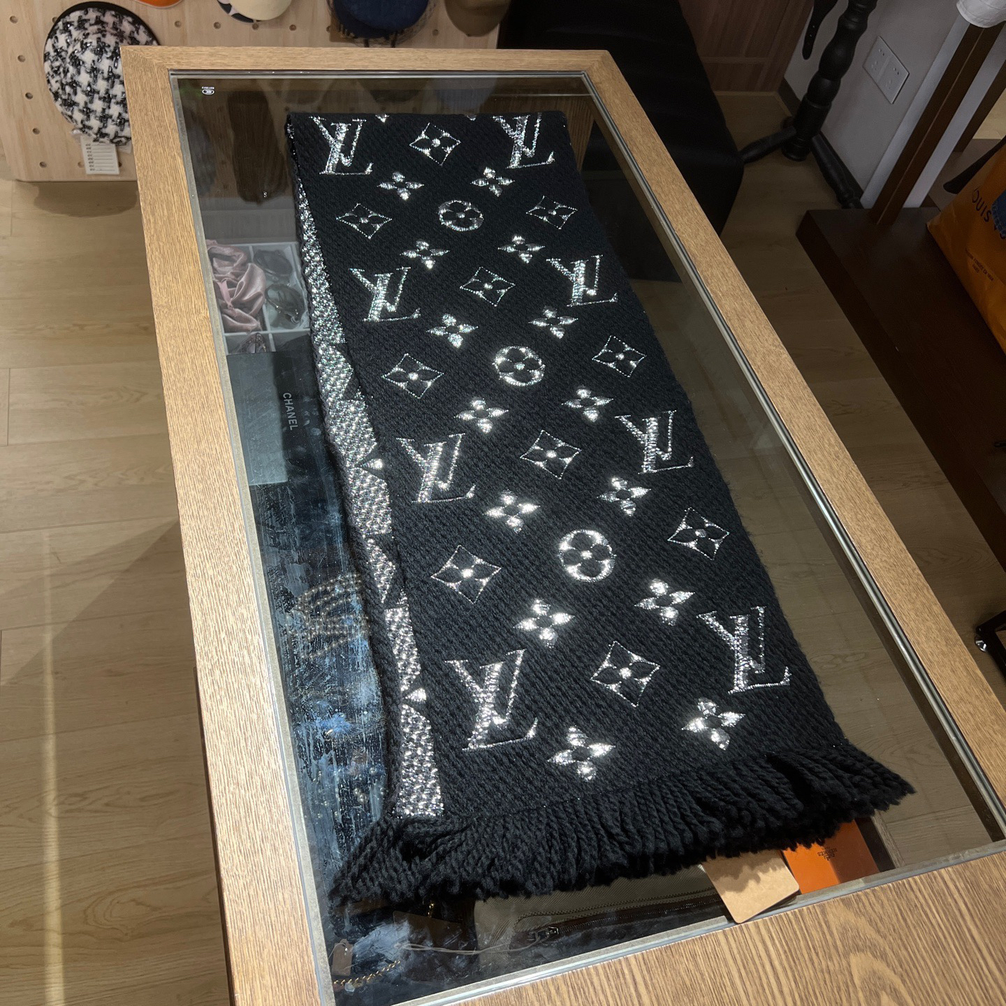 99新 LouisVuitton/路易威登 dec60 亮片绒线围巾 175*30cm 羊毛