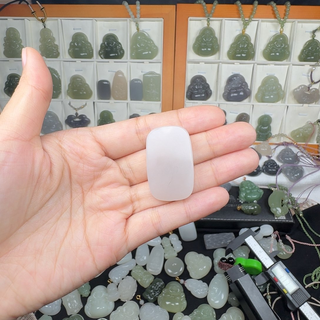 和田玉颈饰未镶嵌奋***！