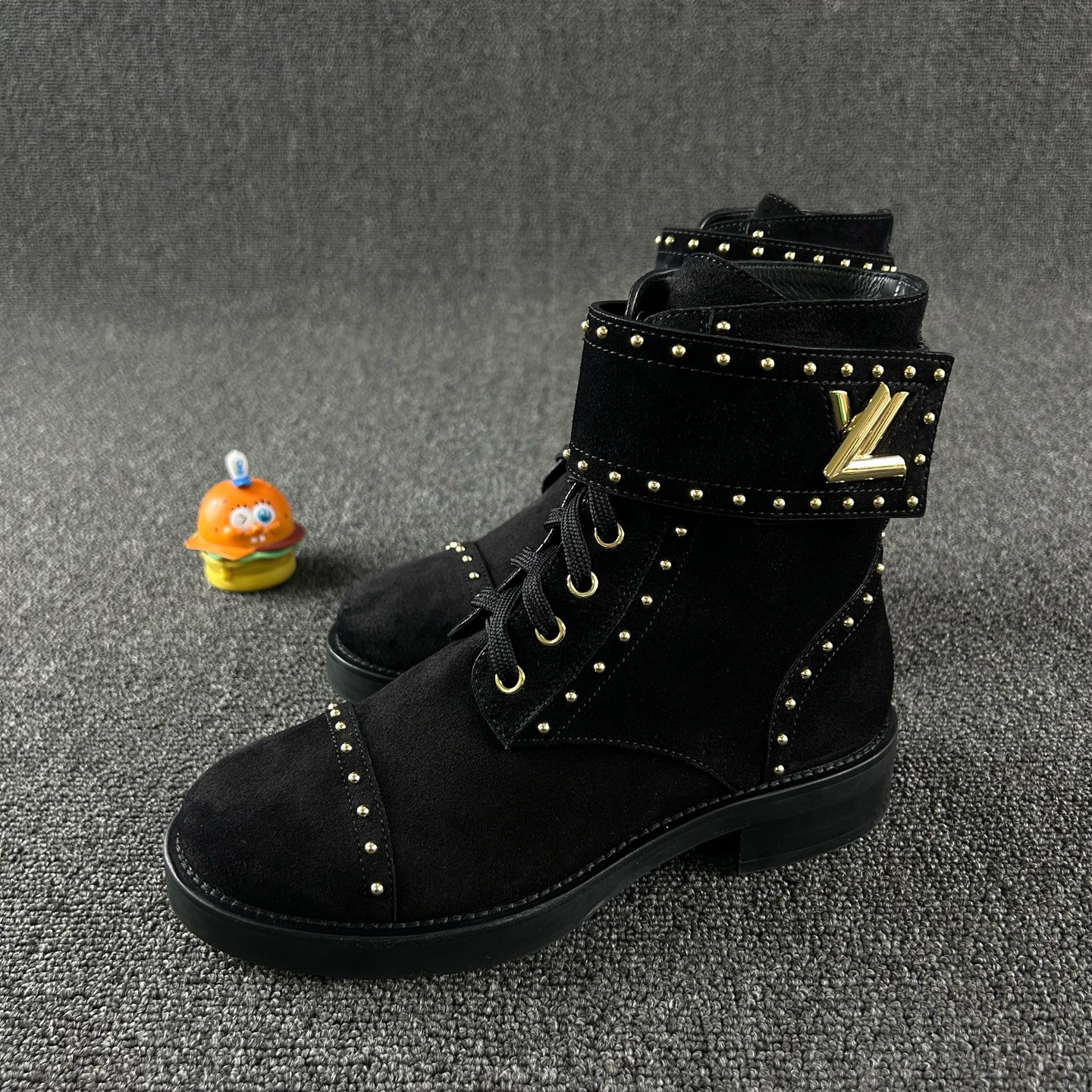 99新 LouisVuitton/路易威登 黑色铆钉短靴36码 HB4866