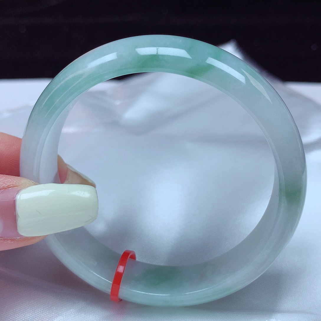 翡翠手镯未镶嵌54圈