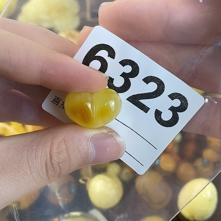 蜜蜡未镶嵌珠宝奇石