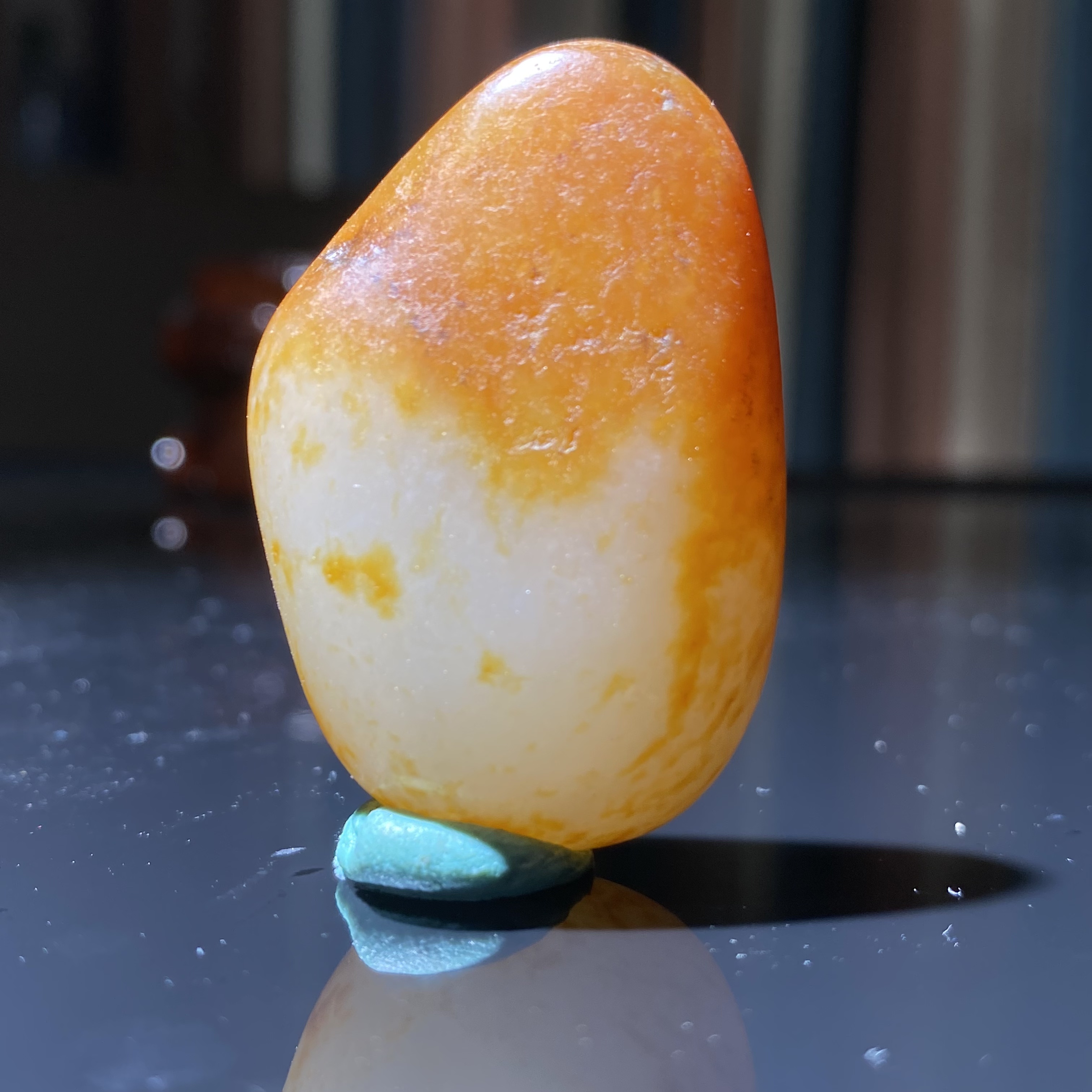 新疆和田玉红皮白肉精品老熟玉种原石挂件