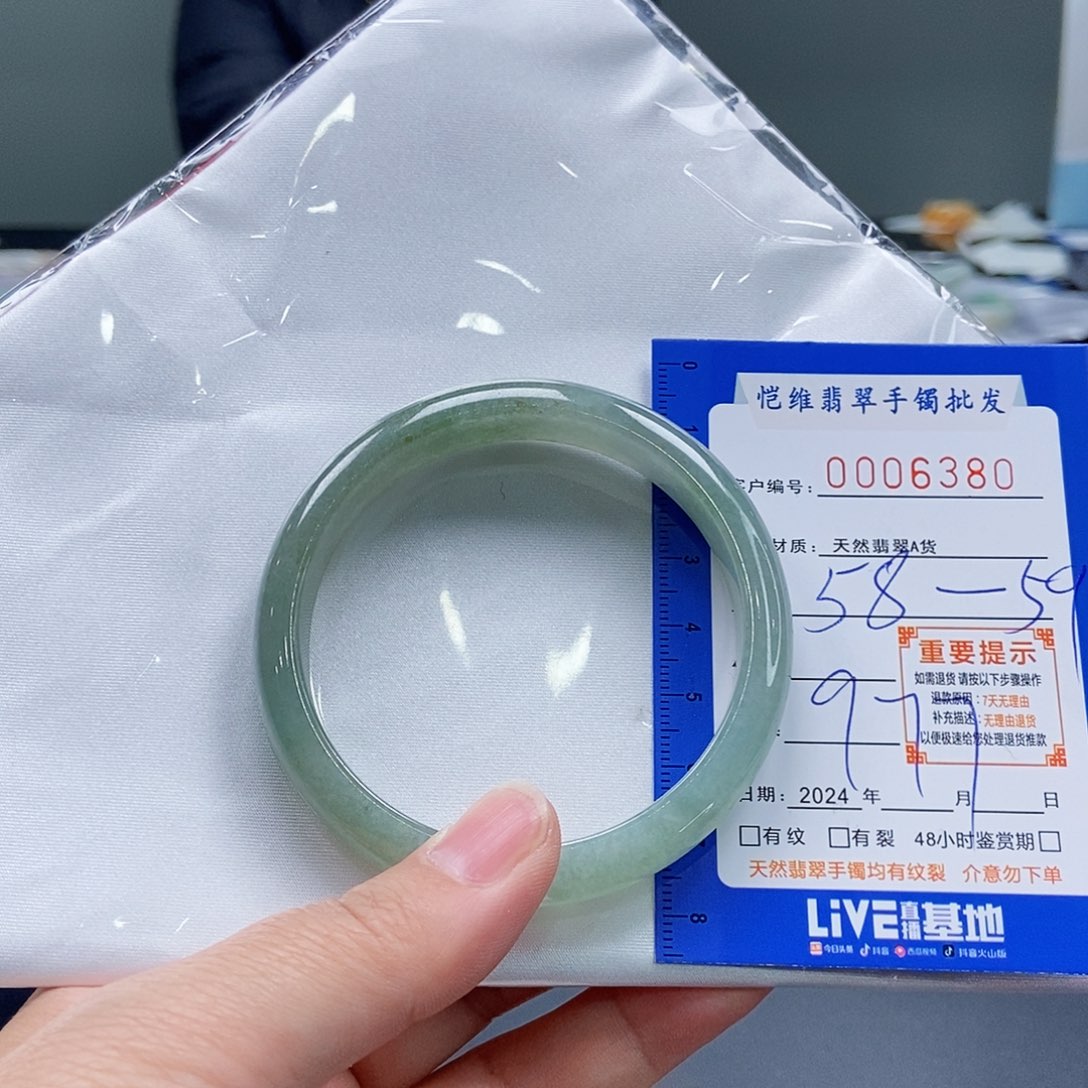 翡翠手镯未镶嵌置****家缅甸翡翠