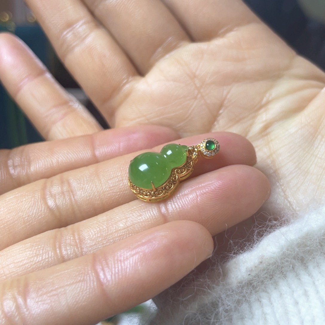 和田玉颈饰18K金镶嵌娜*娜