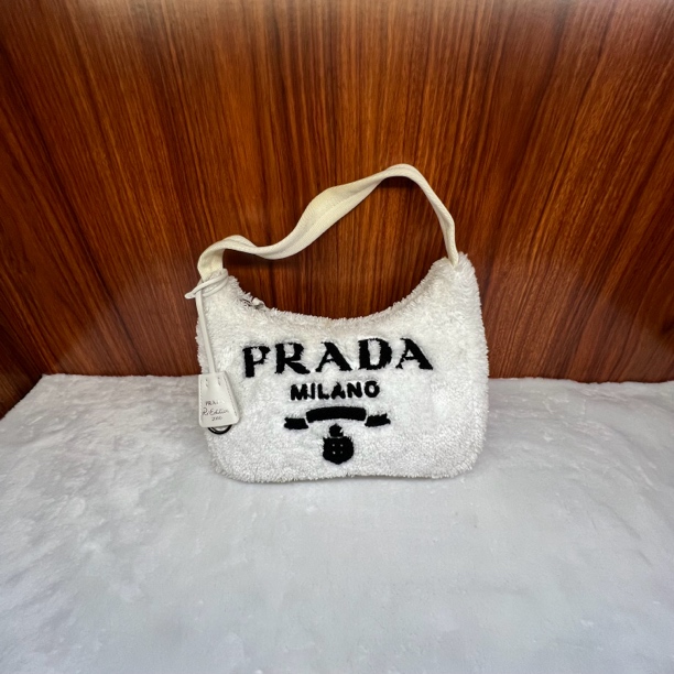 95新 Prada/普拉达 普拉达 白色 毛绒 hobo 单肩包 /0000
