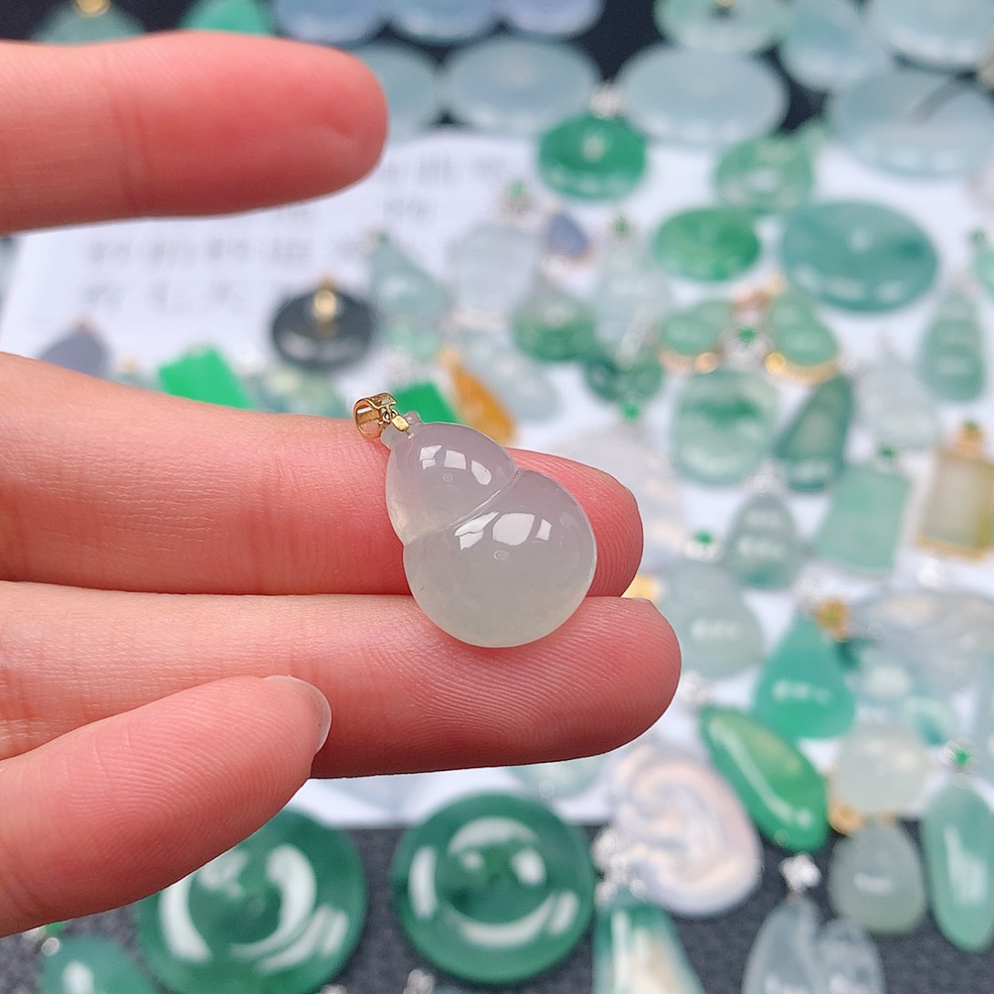 翡翠颈饰18K金镶嵌天然翡翠