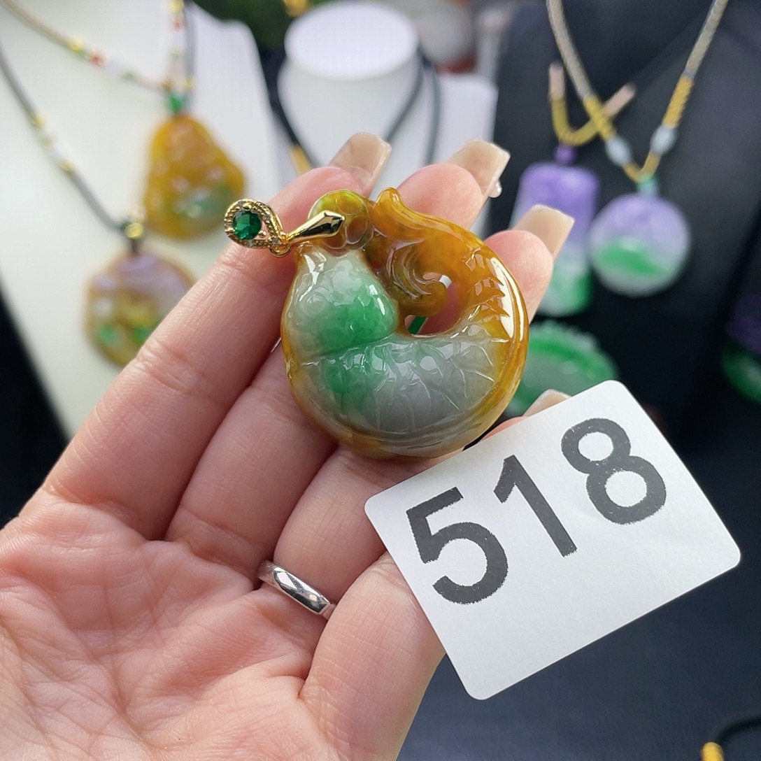 翡翠未镶嵌吊坠(赠链)