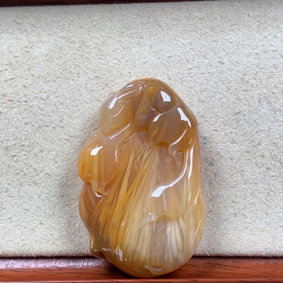 未镶嵌金发丝雕刻吊坠800/个。03硅化珊瑚（珊瑚玉）