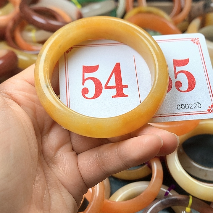 未镶嵌石英质玉（黄龙玉）手镯