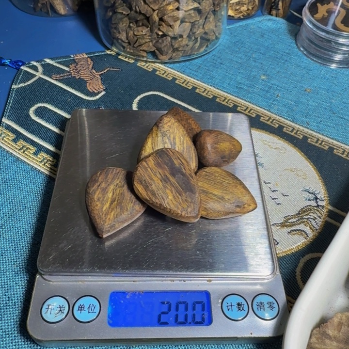 小***哥木木手工艺品绿棋金沙叶小吊坠20克