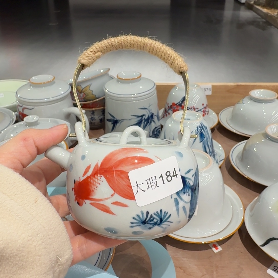 釉下手绘茶具微瑕