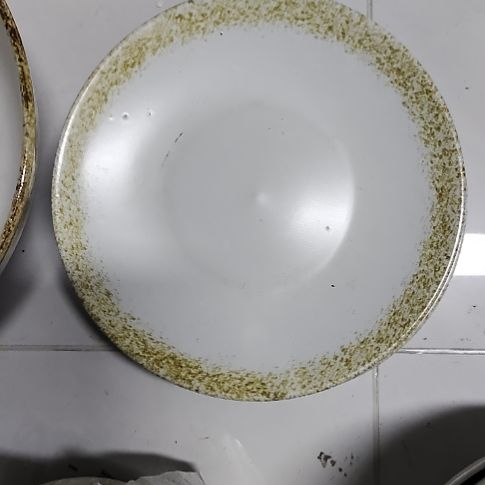 瓷片瓷片，摆件，都有微瑕疵，